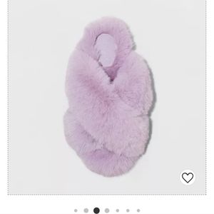 Lavender Fluffy Slippers Size: M (2/3)